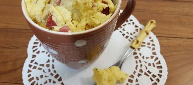 Torta salata in tazza, da servire come antipasto, aperitivo e in qualunque occasione. Torta salata in tazza, da servire come antipasto, aperitivo e in qualunque occasione.