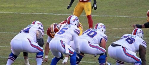 Bills QB Tyrod Taylor set up at the line. | (3.5 million views ... - flickr.com