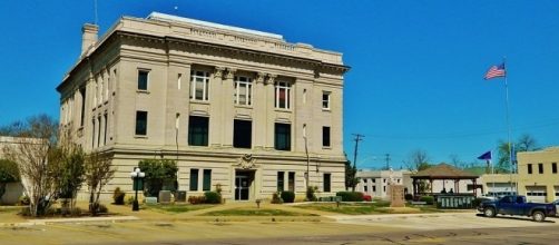 Courthouse in Bryan Co. Oklahoma https://upload.wikimedia.org/wikipedia/commons/thumb/9/93/Bryan_co_ch.JPG/1024px-Bryan_co_ch.JPG
