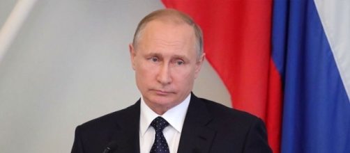 Il presidente russo Vladimir Putin continua a sostenere la via della diplomazia per risolvere la crisi nella penisola coreana