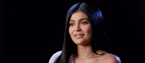 Kylie Jenner is opening up about her relationship with her father, Caitlyn. (YouTube/ E! Entertainment)