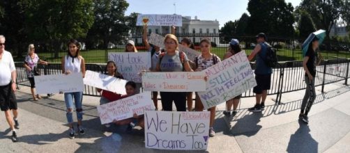 La manifestazione davanti alla Casa Bianca