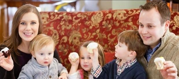 Josh Duggar left kids to family for his new baby(TheFame/YouTube Screenshot) Josh Duggar left kids to family for his new baby(TheFame/YouTube Screenshot)