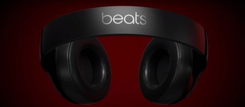 Beats Studio 3 Wireless Apple W1 (Beats by Dre/YouTube) https://www.youtube.com/watch?v=ERuONiY5Gz0