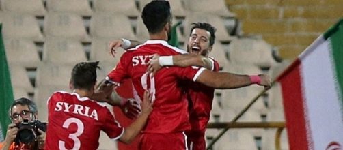 La gioia incontenibile dei giocatori siriani dopo il gol di al-Soma al 93'