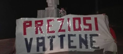 La protesta dei tifosi del Genoa nei confronti di Enrico Preziosi