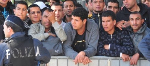 L'arrivo di tunisini in Italia coincide con la loro scarcerazione in Tunisia