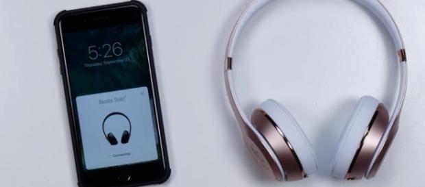 Beats Solo3 Wireless/ Unbox Therapy / Youtube Screenshot Beats Solo3 Wireless/ Unbox Therapy / Youtube Screenshot