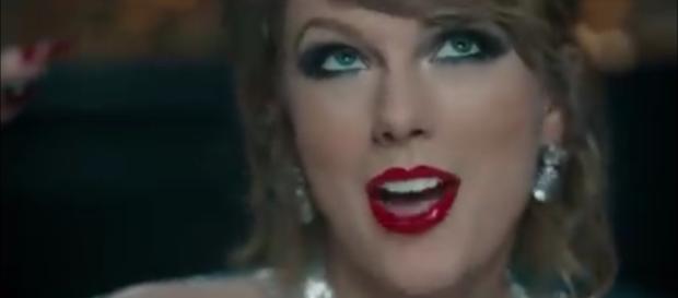 Image taken from-TaylorSwiftVEVO-youtube screenshot Image taken from-TaylorSwiftVEVO-youtube screenshot