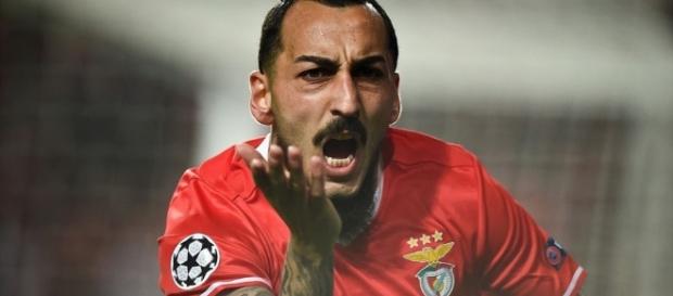 Kostas Mitroglu - Ancien attaquant du Benfica Kostas Mitroglu - Ancien attaquant du Benfica