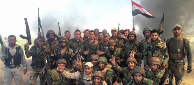L'esercito regolare siriano ha liberato Deir el-Zor dall'Isis dopo un assedio durato 28 mesi L'esercito regolare siriano ha liberato Deir el-Zor dall'Isis dopo un assedio durato 28 mesi