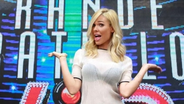 Ilary Blasi potrebbe condurre la nuova edizione del Grande ... - today.it