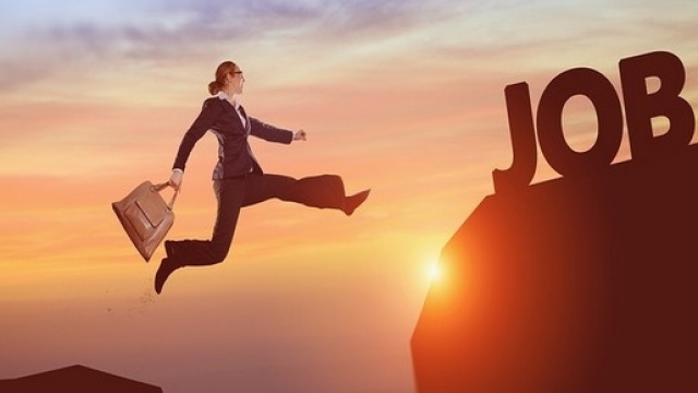 Lavori strapagati senza laurea