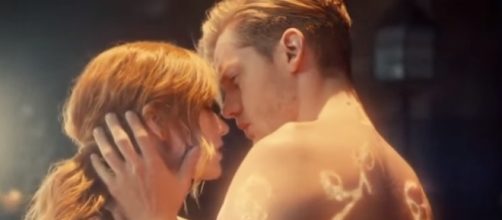 Jace and Clary in "Shadowhunters." (Photo:YouTube/Dyslexautistica)