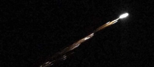 Meteor fireball disintegrates over Guatemala - Thomas Grau, Wikimedia Commons
