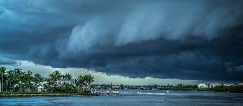 Storms roll in along the Florida coast - Mariamichelle via Pixabay