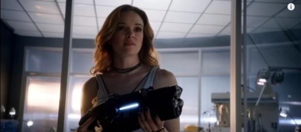 Danielle Panabaker as Caitlin Snow in "The Flash" Season 4. (Photo:YouTube/The CW) Danielle Panabaker as Caitlin Snow in "The Flash" Season 4. (Photo:YouTube/The CW)