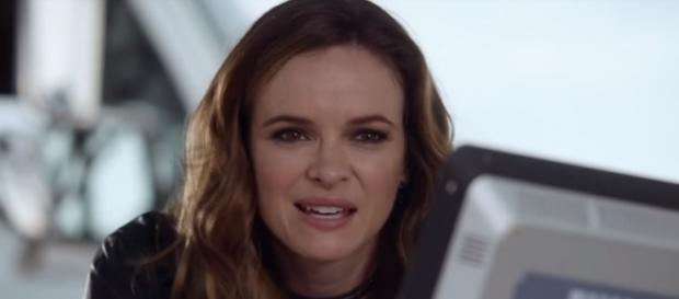 Danielle Panabaker as Caitlin Snow/Killer Frost in "The Flash" Season 4. (Photo:YouTube/The CW) Danielle Panabaker as Caitlin Snow/Killer Frost in "The Flash" Season 4. (Photo:YouTube/The CW)