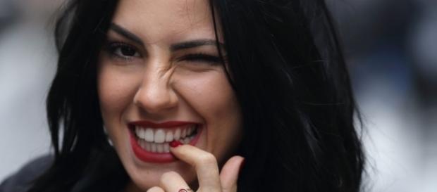 Gossip: Giulia De Lellis spiazza tutti prima del suo ingresso nella ''casa''. Gossip: Giulia De Lellis spiazza tutti prima del suo ingresso nella ''casa''.