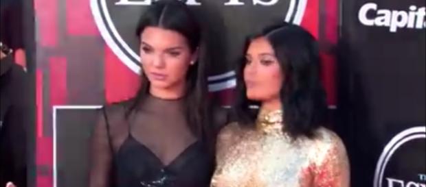 Image courtsey- HollywoodLife-youtube screenshot Image courtsey- HollywoodLife-youtube screenshot