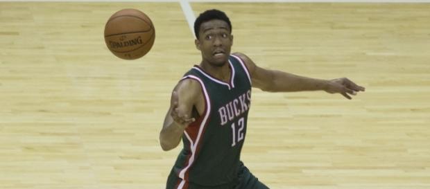 Jabari Parker trying to catch the ball | Wikimedia Common Jabari Parker trying to catch the ball | Wikimedia Common