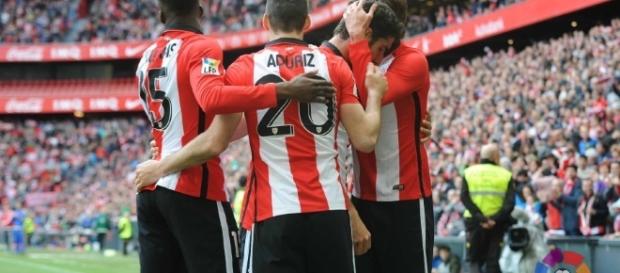 Las molestias de Aduriz hacen saltar las alarmas en Lezama Las molestias de Aduriz hacen saltar las alarmas en Lezama