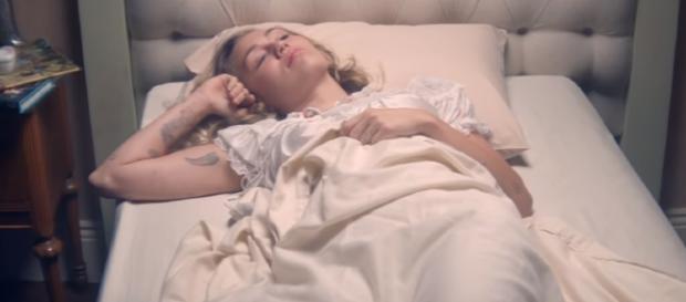 Miley Cyrus - Younger Now (Official Video) MileyCyrus | VEVO | Youtube Miley Cyrus - Younger Now (Official Video) MileyCyrus | VEVO | Youtube