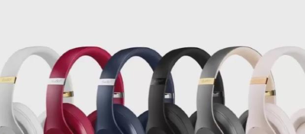 New Beats Studio 3 Wireless headphones - YouTube/USA news & more Channel New Beats Studio 3 Wireless headphones - YouTube/USA news & more Channel