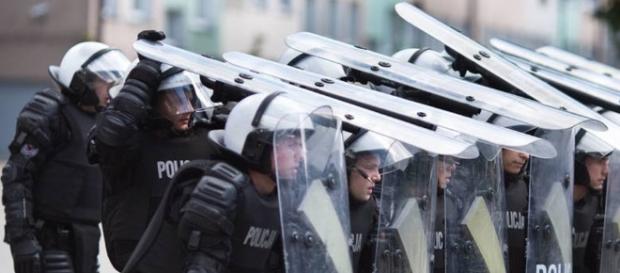 Przed policją stanęło trudne zadanie, ale poradzili sobie i z działaczami PiS-u (fot. gp24.pl) Przed policją stanęło trudne zadanie, ale poradzili sobie i z działaczami PiS-u (fot. gp24.pl)