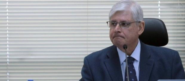 Rodrigo Janot cai em crise de choro Rodrigo Janot cai em crise de choro