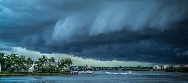 Storms roll in along the Florida coast - Mariamichelle via Pixabay Storms roll in along the Florida coast - Mariamichelle via Pixabay