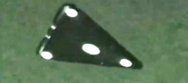 ufo triangolare (credit youtube) ufo triangolare (credit youtube)