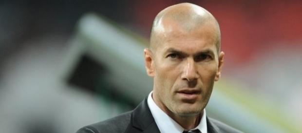 Zinedine Zidane, entrenador del Real Madrid, con gesto concentrado Zinedine Zidane, entrenador del Real Madrid, con gesto concentrado