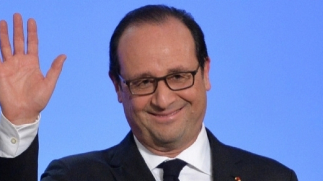 Hollande couronné du prix de l'« Homme d'Etat mondial » de l'année - bfmtv.com