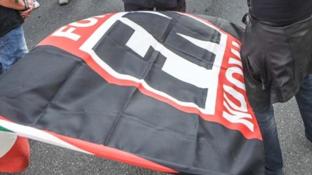 Il prete che portò i migranti in piscina nel mirino di Forza Nuova ... - lastampa.it