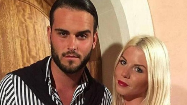 Nikola dément avec trompé Jessica lorsqu'ils était en couple.