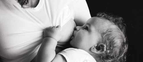 Breastfeeding - Image | CCO Public Domain | Pixabay.
