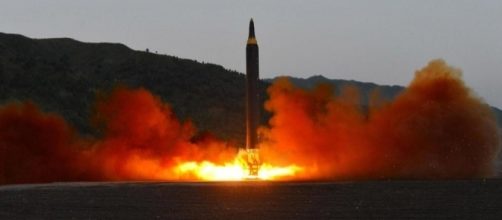 Corea del Nord, Seul: "Lanciato un altro missile non identificato ... - leggo.it