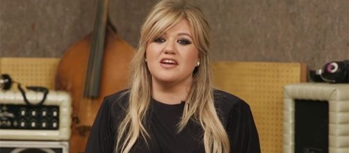Kelly Clarkson is gearing up to release her first record under the Atlantic label this October. (YouTube/Entertainment Weekly)
