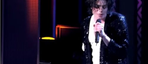 Michael Jackson "Billie Jean" 30th Anniversary Madison Square Garden NY | Victor Caraveo/YouTube