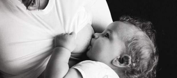 Breastfeeding - Image | CCO Public Domain | Pixabay. Breastfeeding - Image | CCO Public Domain | Pixabay.