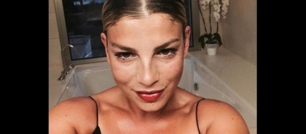 Emma Marrone interrompe la diretta su Instagram e scatena la polemica Emma Marrone interrompe la diretta su Instagram e scatena la polemica