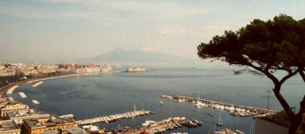 La vista da Posillipo del Golfo di Napoli La vista da Posillipo del Golfo di Napoli