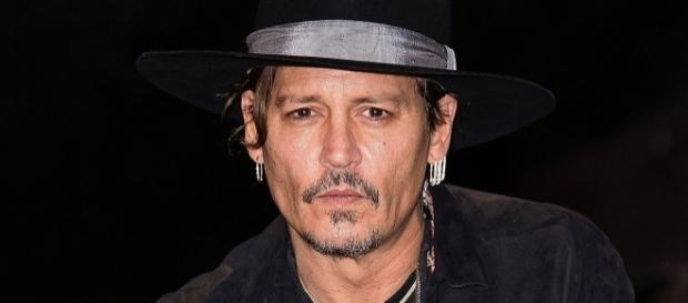 Unwashed: anche Jhonny Depp segue la nuova moda di non lavarsi Unwashed: anche Jhonny Depp segue la nuova moda di non lavarsi