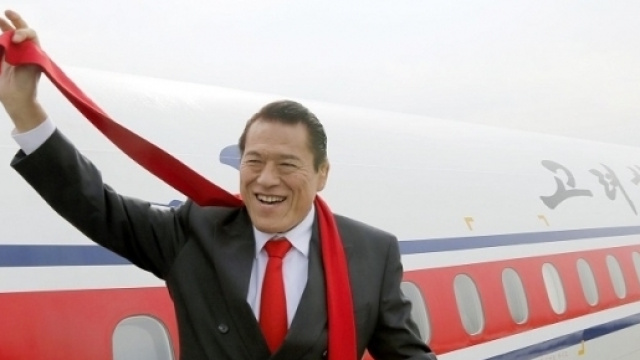Antonio Inoki, leggendario lottatore giapponese oggi senatore, in partenza per la Corea del Nord