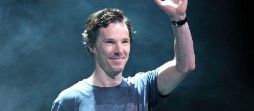 Benedict Cumberbatch speaking at the 2016 San Diego Comic Con International, for "Doctor Strange" / Gage Skidmore / Wikimedia Commons