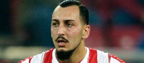 Il va falloir que les supporters marseillais attendent au moins un mois pour voir Mitroglou avec le maillot de l'OM ... - mirror.co.uk