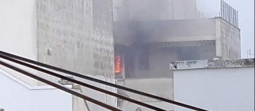 La foto dell'incendio a San Foca.