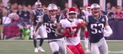 Rookie Kareem Hunt had an impressive NFL debut with three touchdowns in the Chiefs' 42-27 win over the Patriots. [Image via NFL/YouTube]