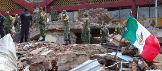 El Ejército Nacional busca heridos en los escombros El Ejército Nacional busca heridos en los escombros